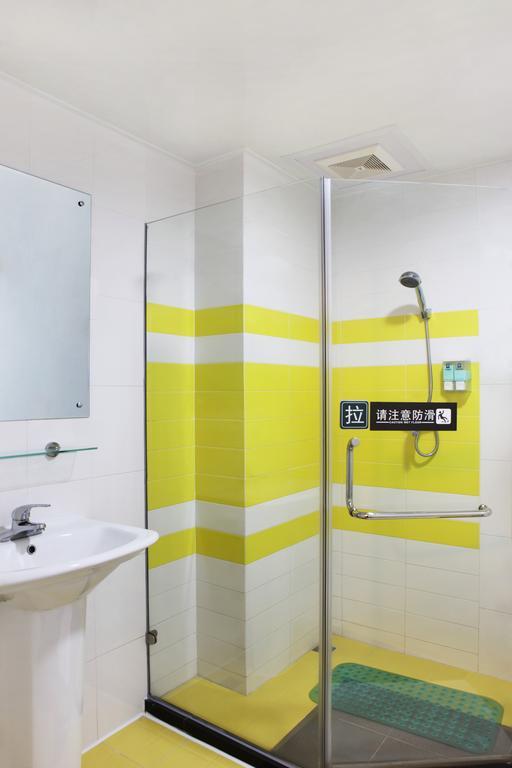 7Days Inn Guangzhou Nonglinxia Road Ouzhuang Subway Station Стая снимка
